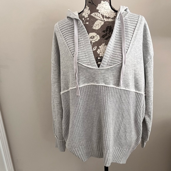 Grey sweater - Picture 3 of 4